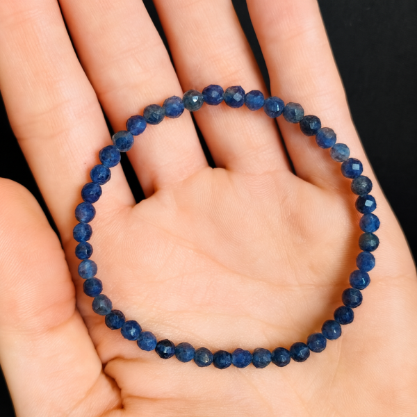 Pulsera Facetada de Cianita – Conexión y Equilibrio Espiritual