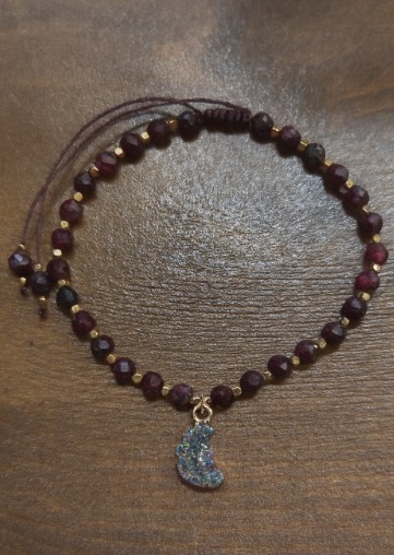 Pulsera de Granate Facetado con Dije Luna