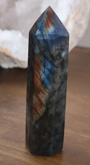 Punta de Labradorita Natural – Cristal Protector y Energético