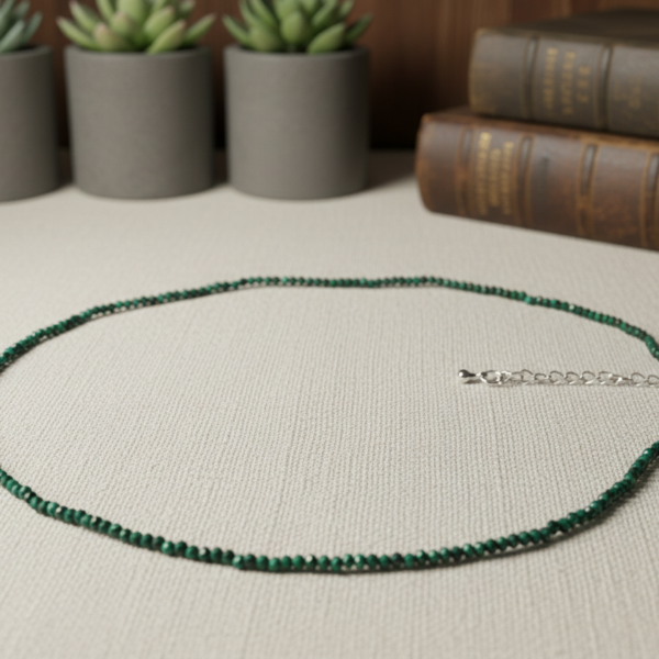 Gargantilla de Malaquita Facetada – El Escudo de la Naturaleza