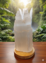 Lámpara de Selenita "Catedral Natural" con Base de Madera 27cm - Imagen 2